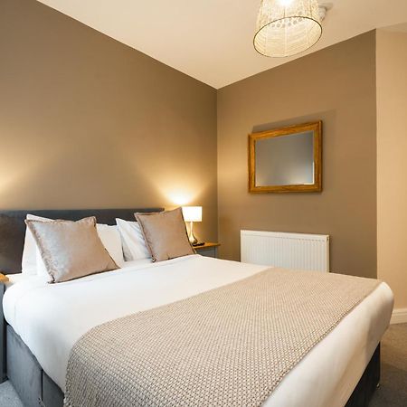 Rooms At The Dressers Arms Чорли Екстериор снимка