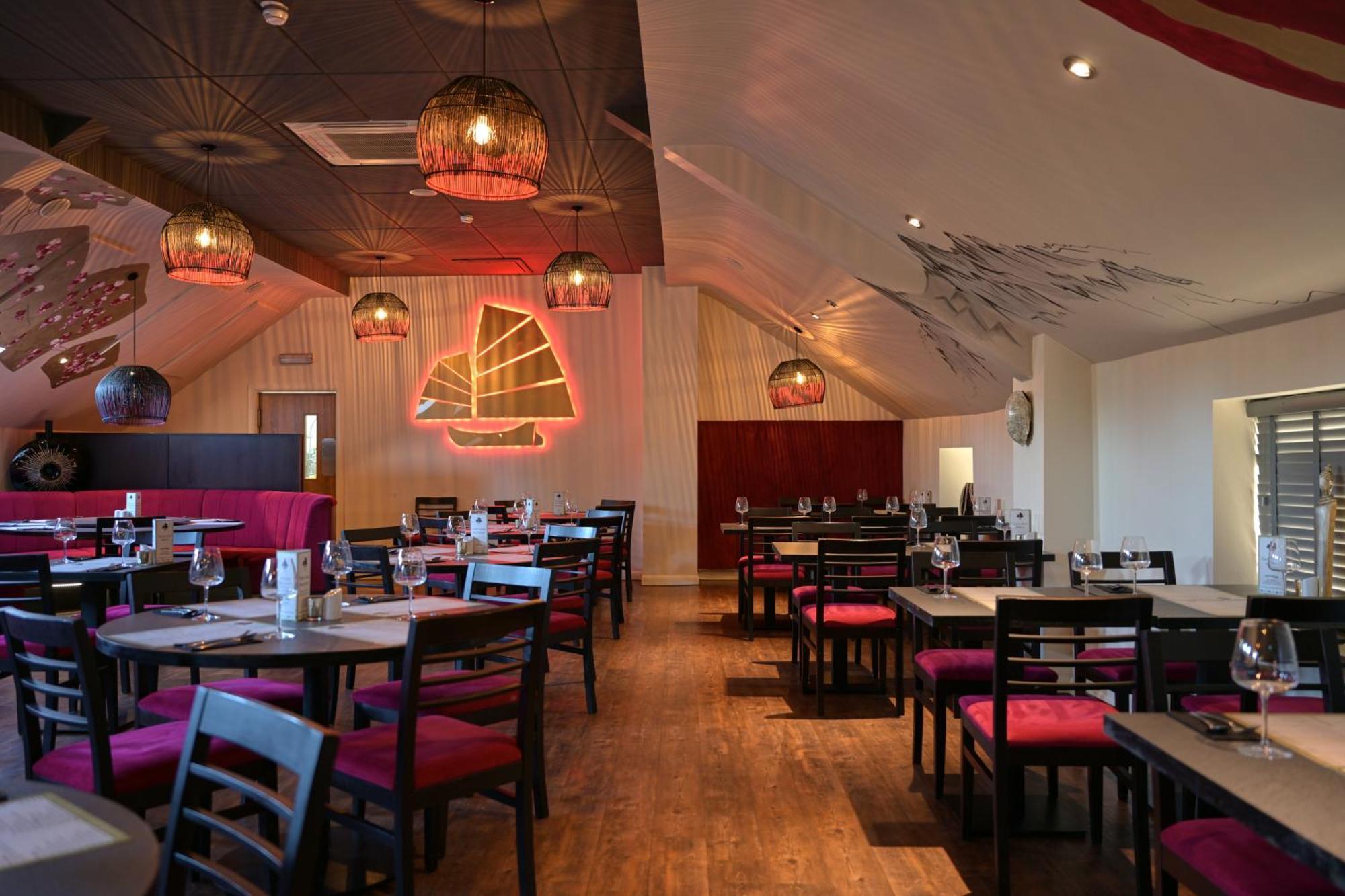 Rooms At The Dressers Arms Чорли Екстериор снимка