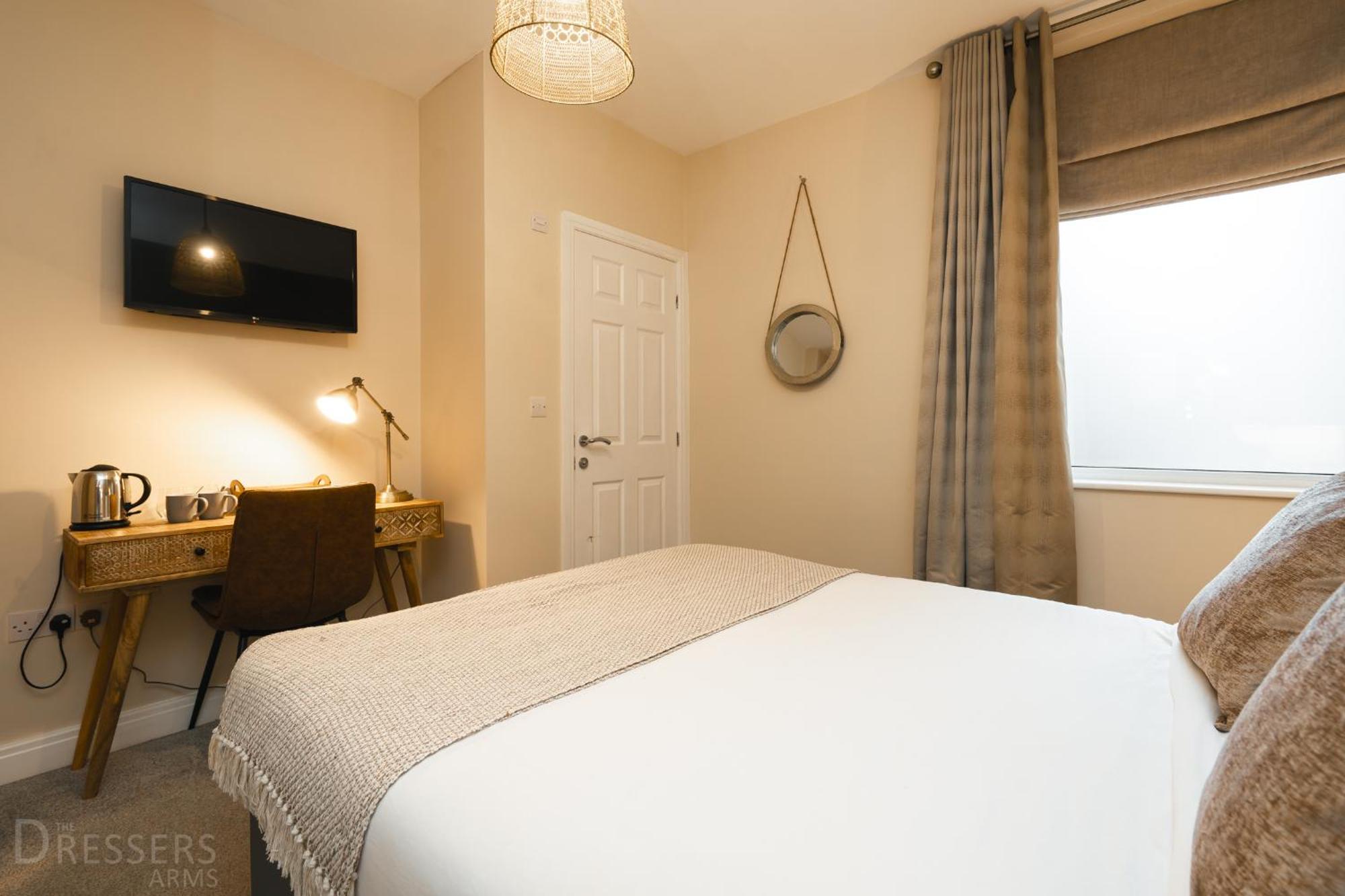 Rooms At The Dressers Arms Чорли Екстериор снимка