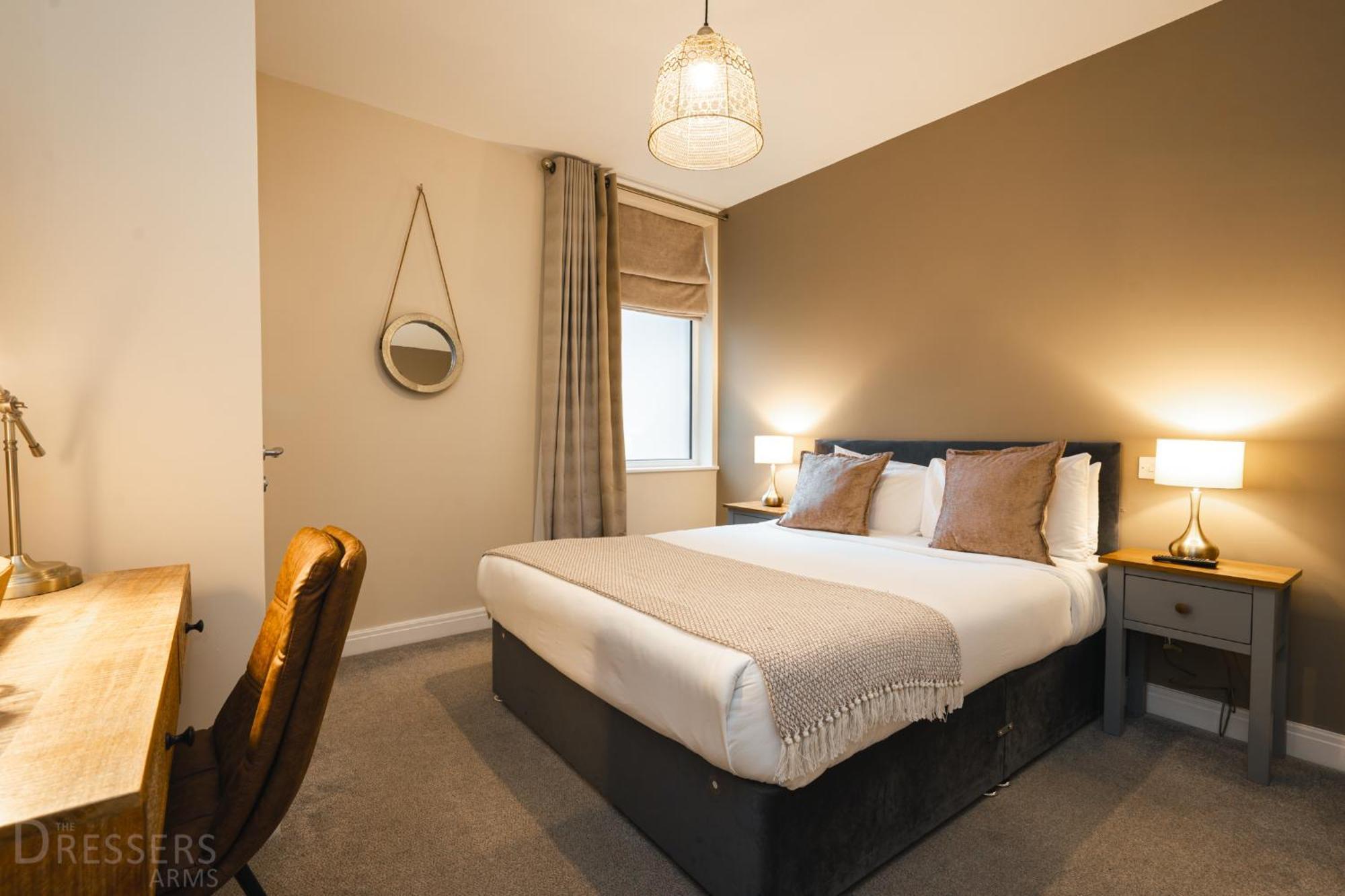 Rooms At The Dressers Arms Чорли Екстериор снимка