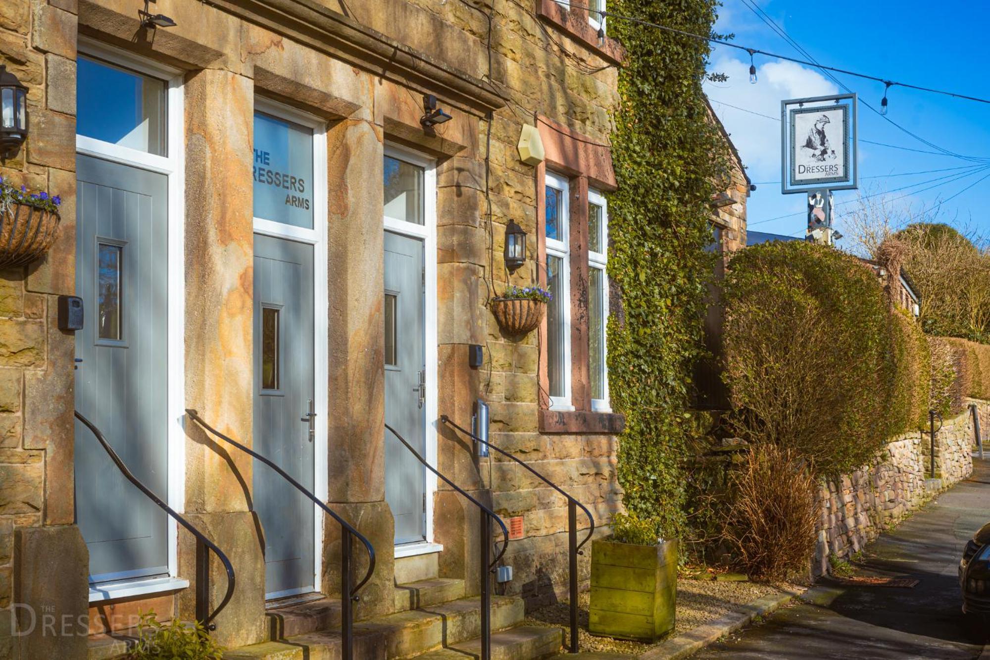 Rooms At The Dressers Arms Чорли Екстериор снимка