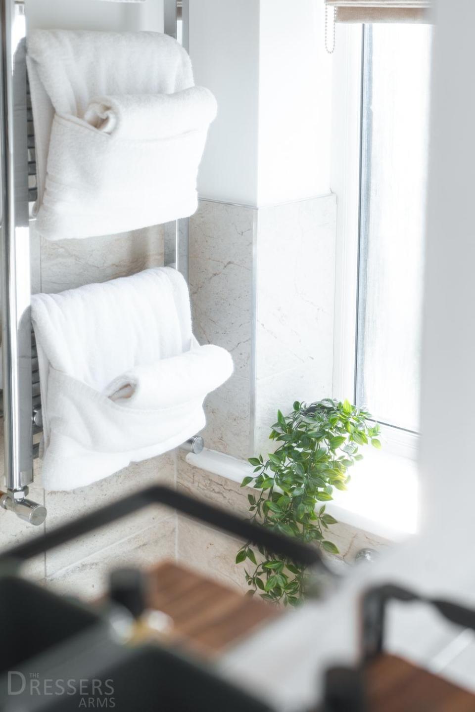 Rooms At The Dressers Arms Чорли Екстериор снимка