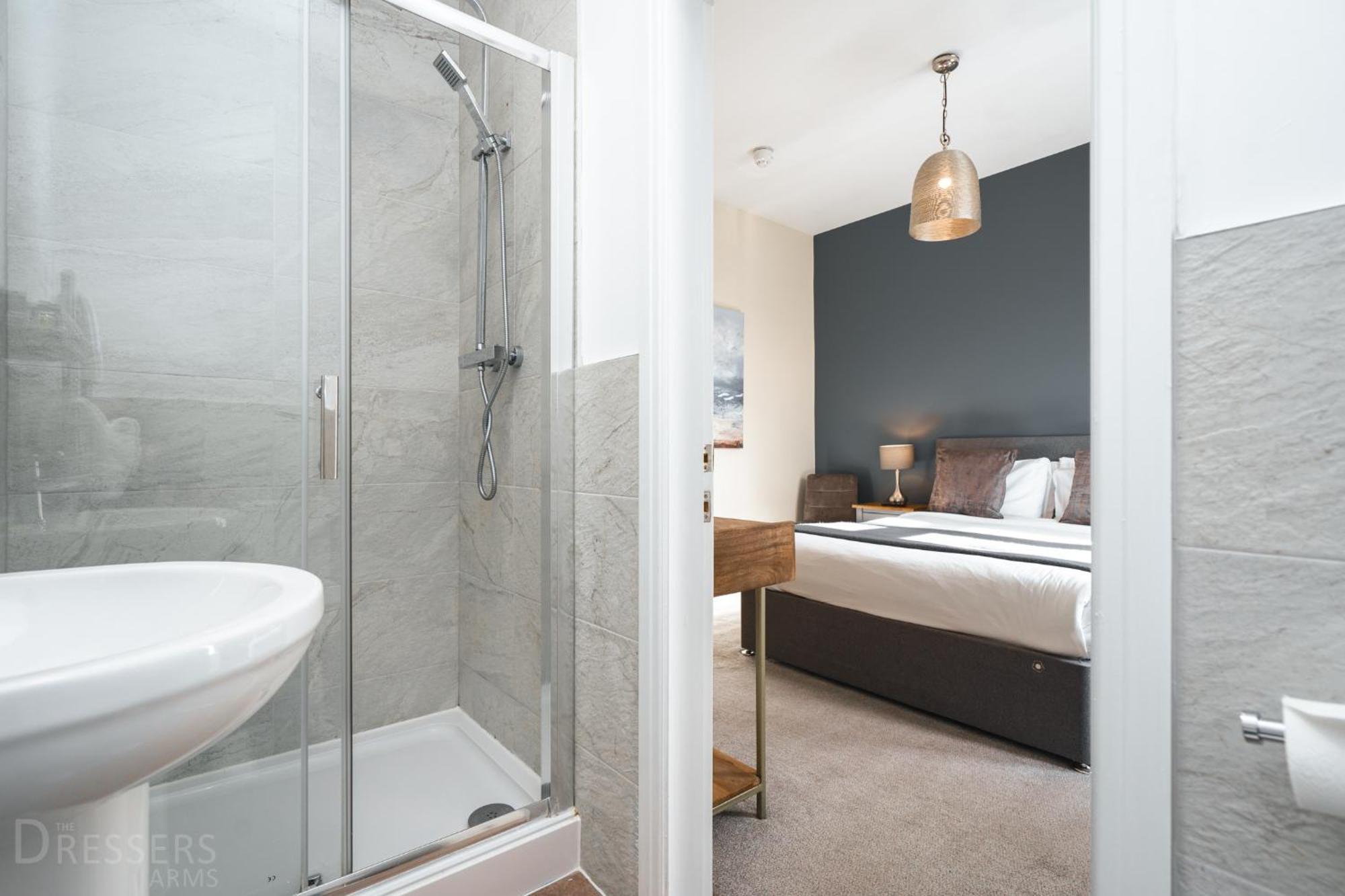 Rooms At The Dressers Arms Чорли Екстериор снимка
