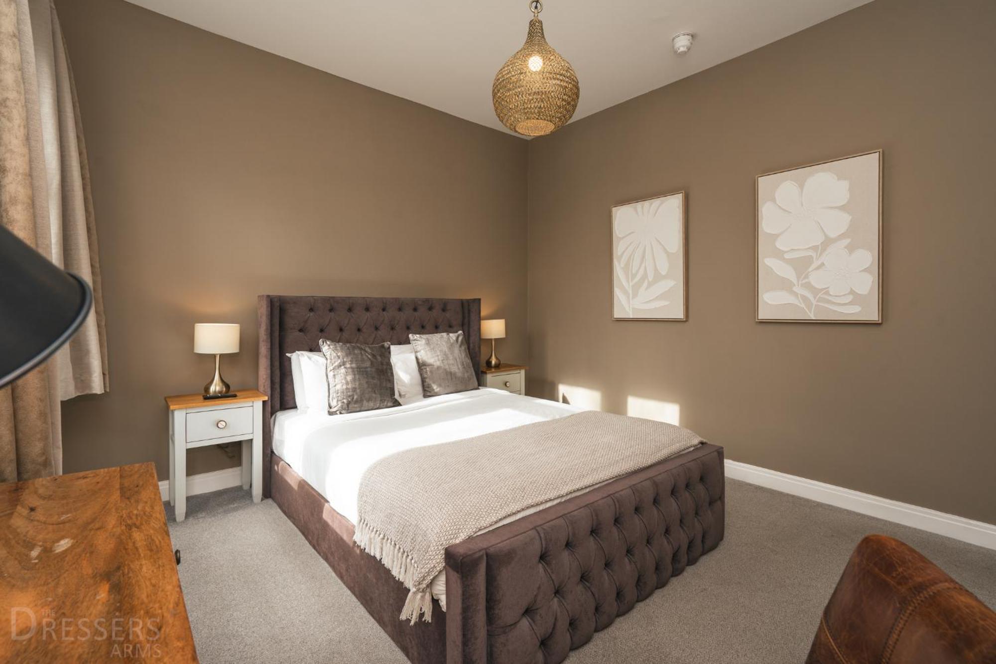 Rooms At The Dressers Arms Чорли Екстериор снимка
