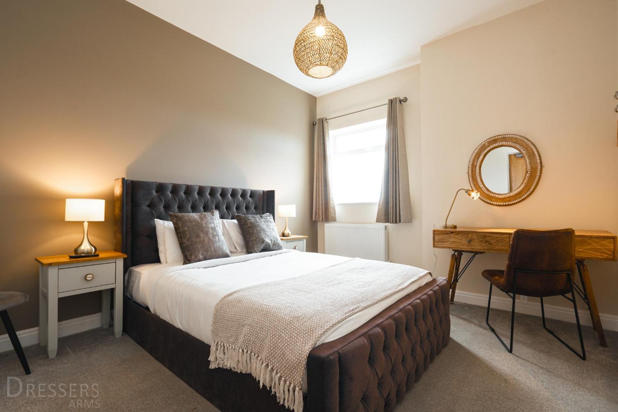 Rooms At The Dressers Arms Чорли Екстериор снимка