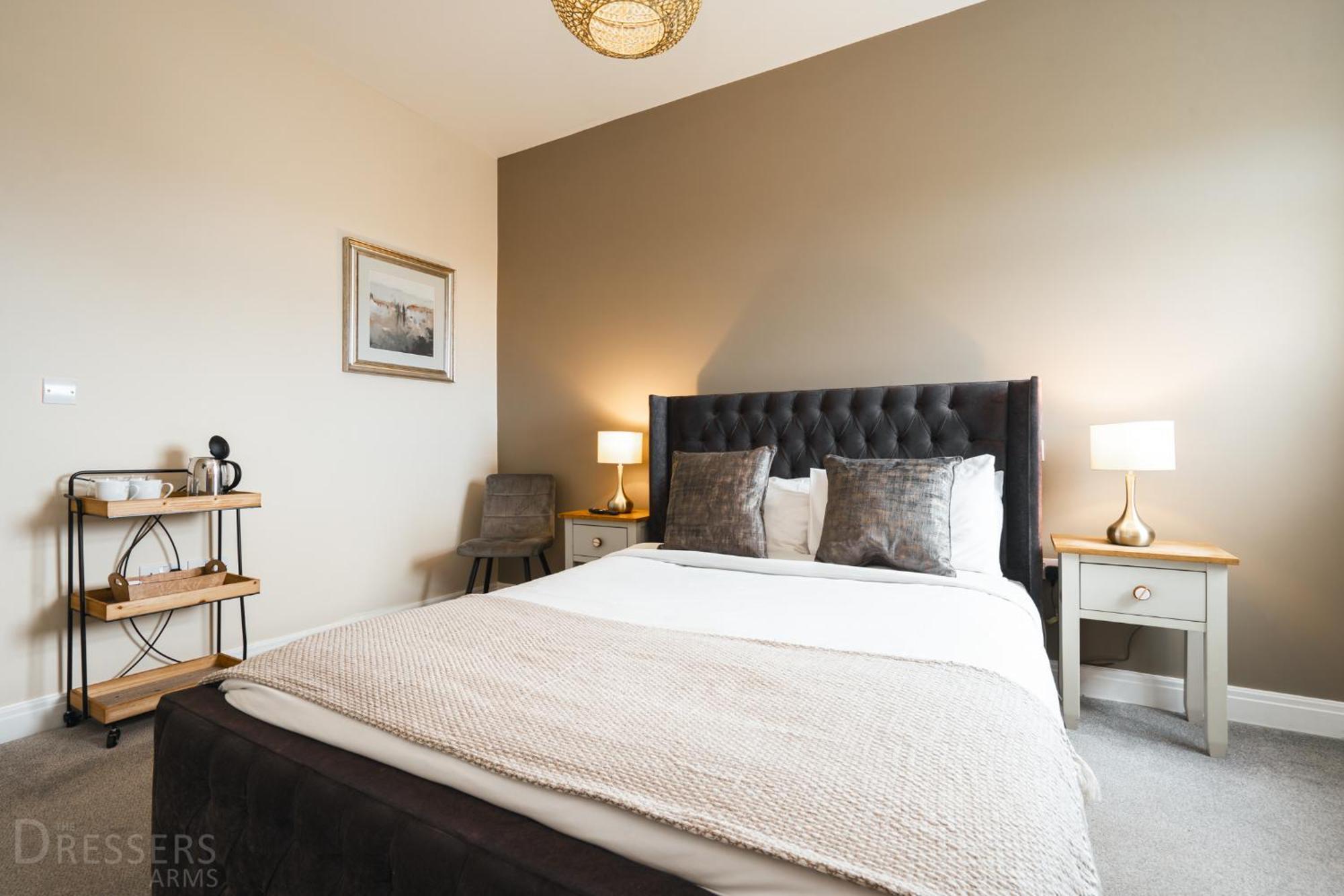Rooms At The Dressers Arms Чорли Екстериор снимка