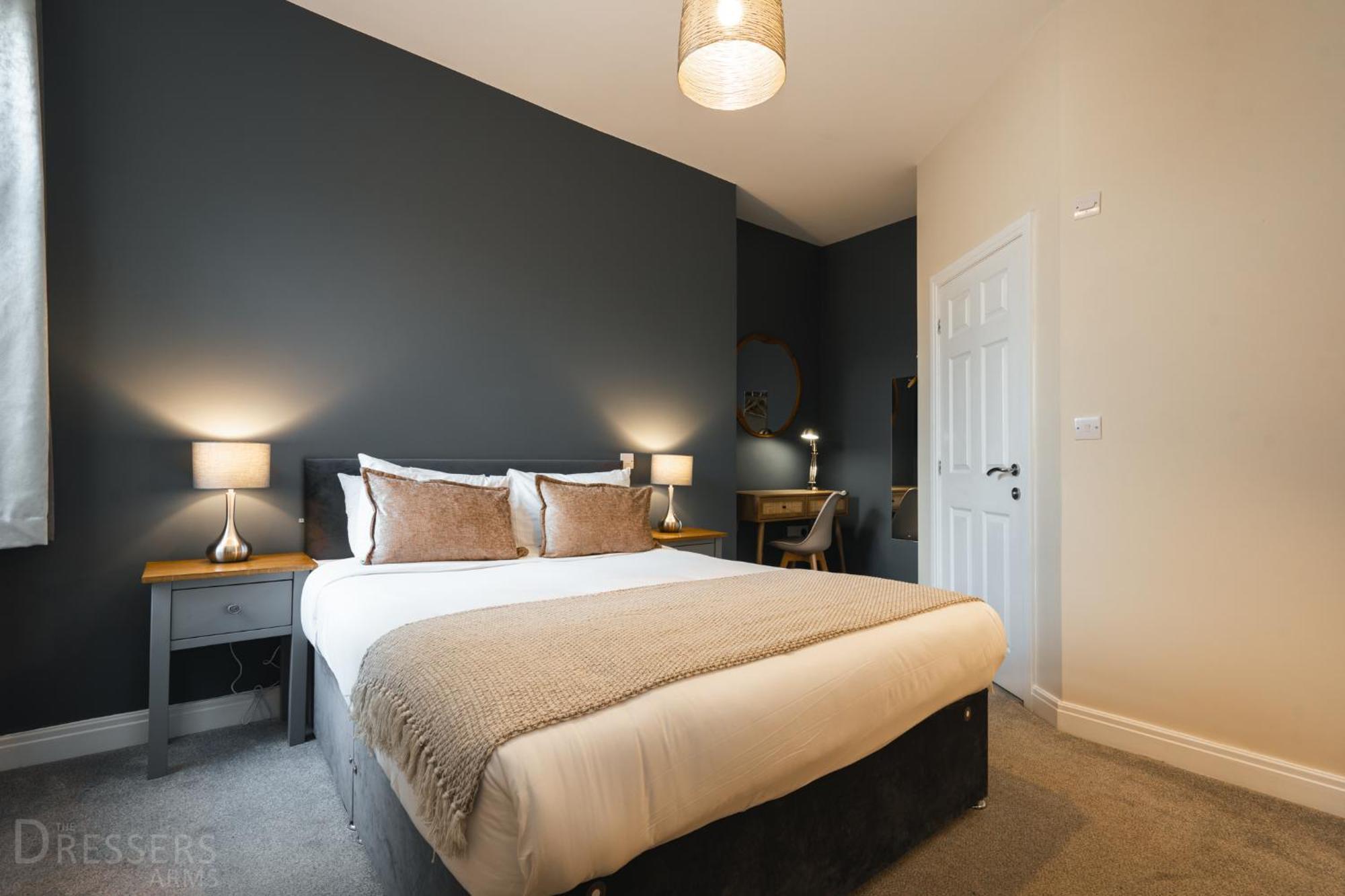 Rooms At The Dressers Arms Чорли Екстериор снимка