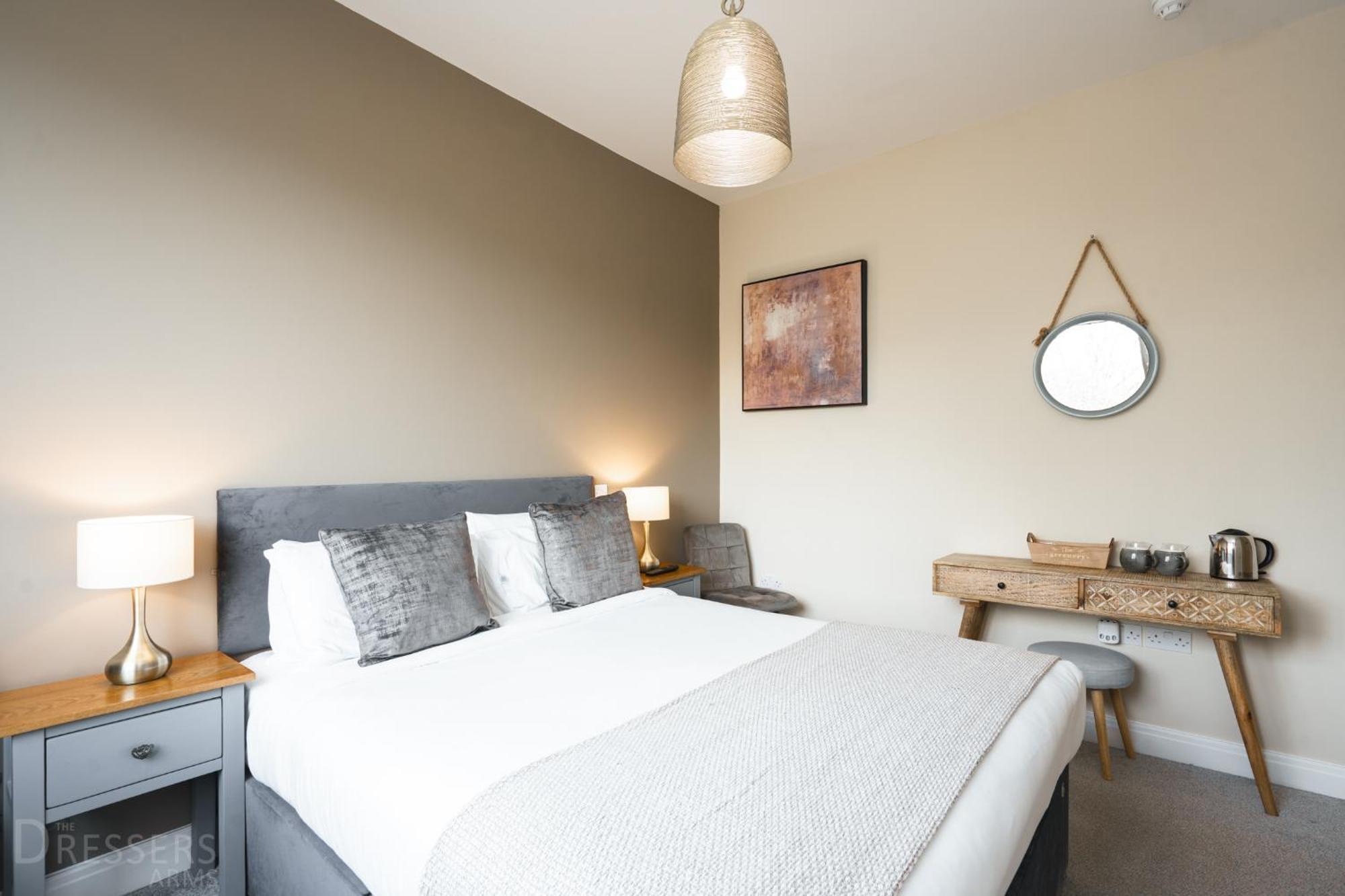 Rooms At The Dressers Arms Чорли Екстериор снимка