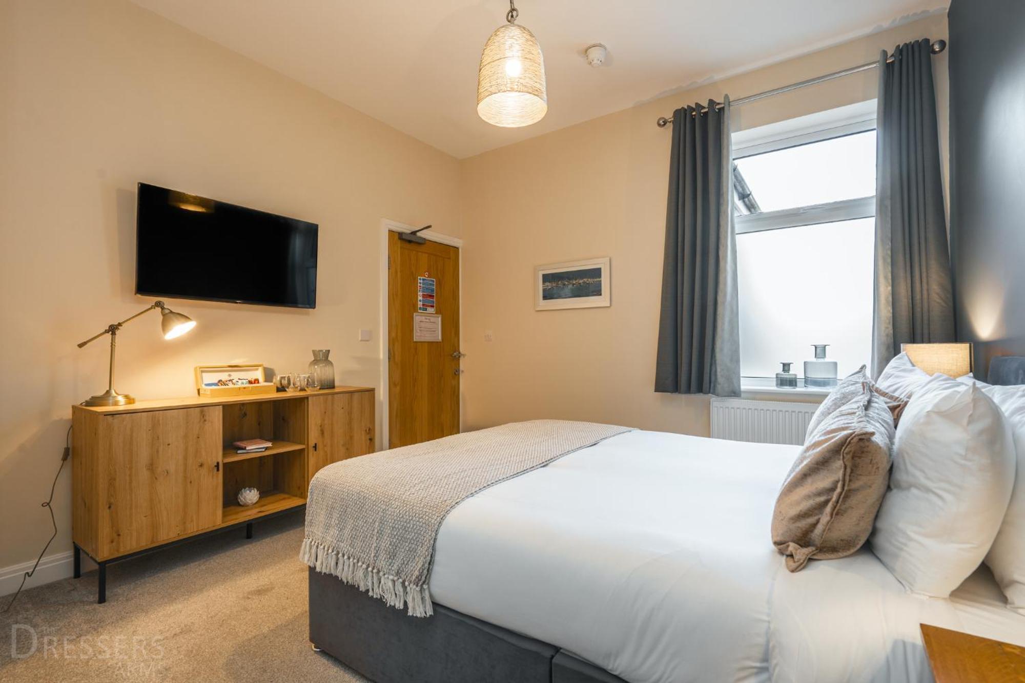 Rooms At The Dressers Arms Чорли Екстериор снимка