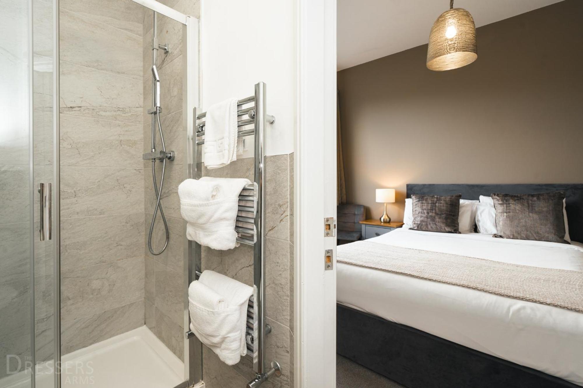 Rooms At The Dressers Arms Чорли Екстериор снимка
