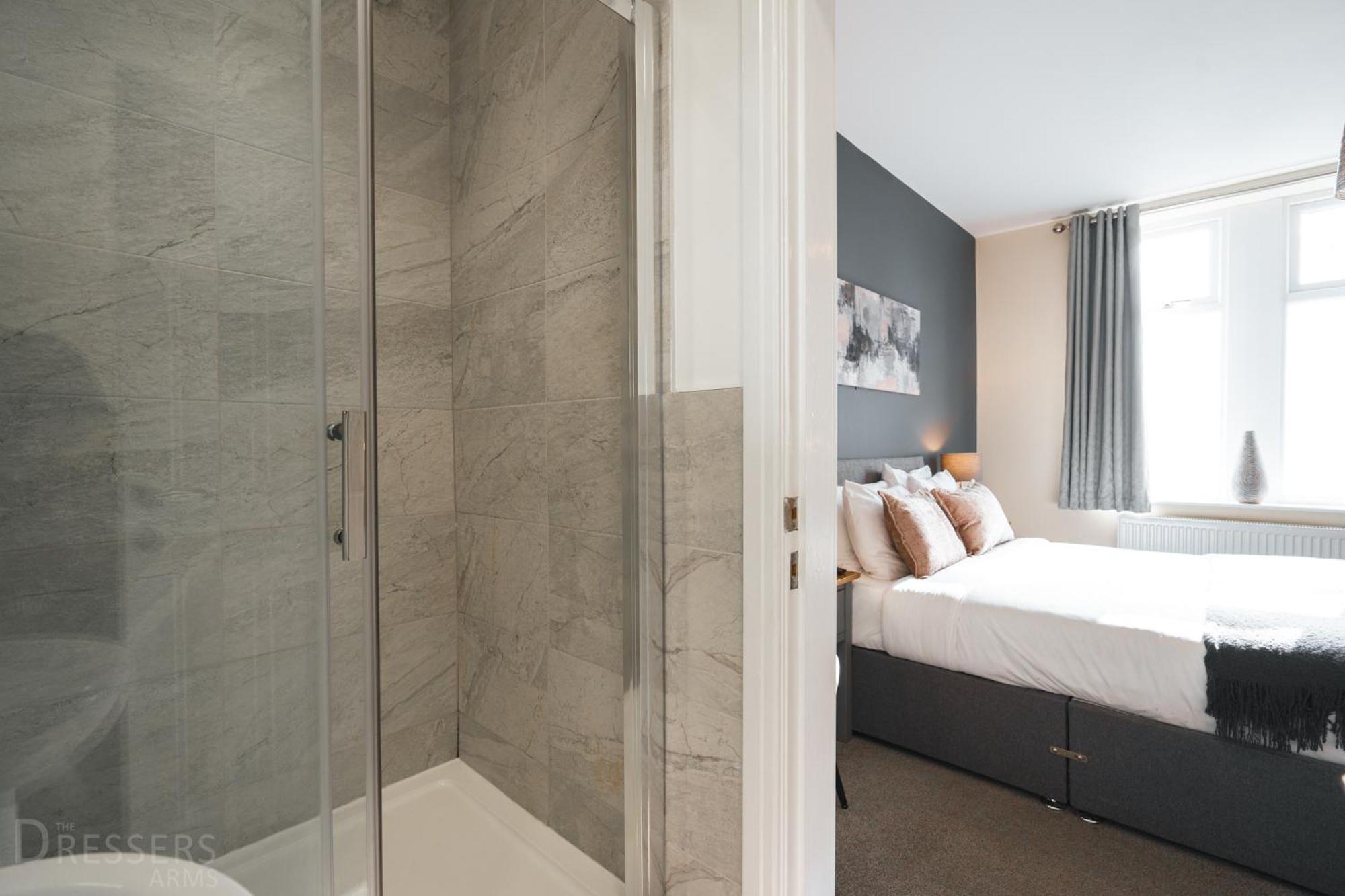 Rooms At The Dressers Arms Чорли Екстериор снимка