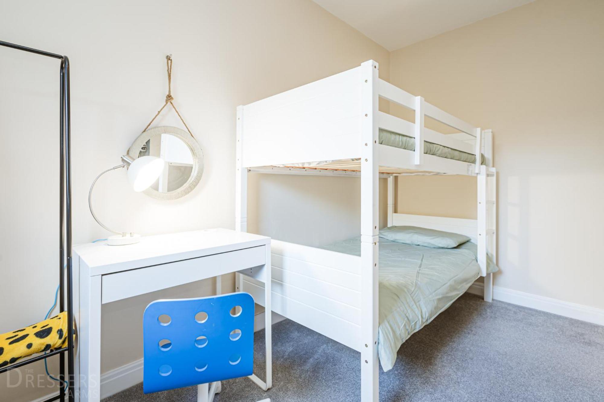Rooms At The Dressers Arms Чорли Екстериор снимка